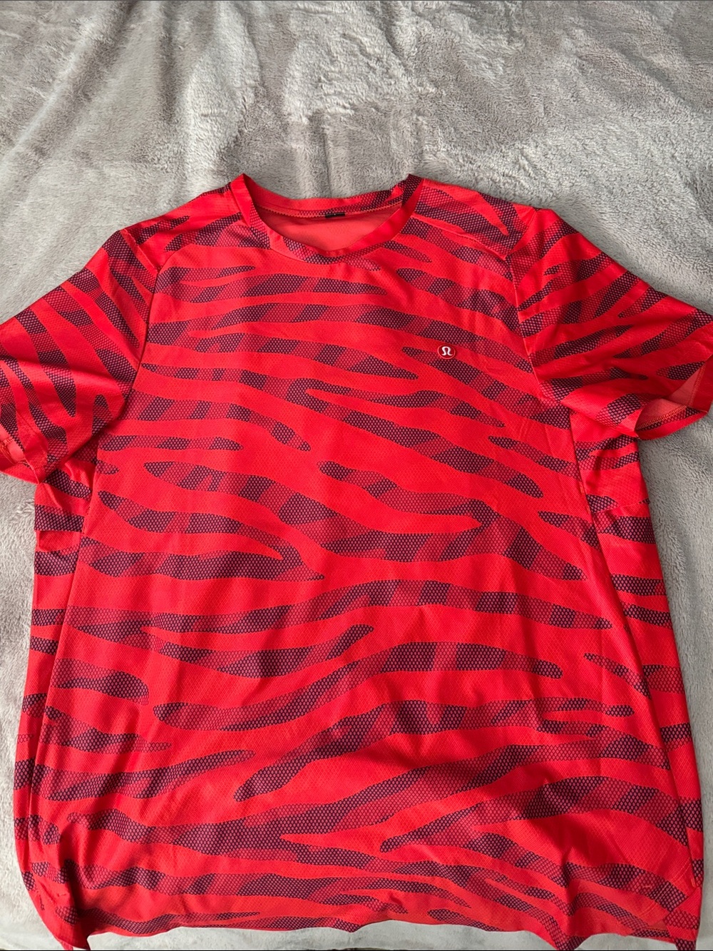 lululemon athletica Men’s Red and Black Zebra-Stripe Short Sleeve Tennis Tee